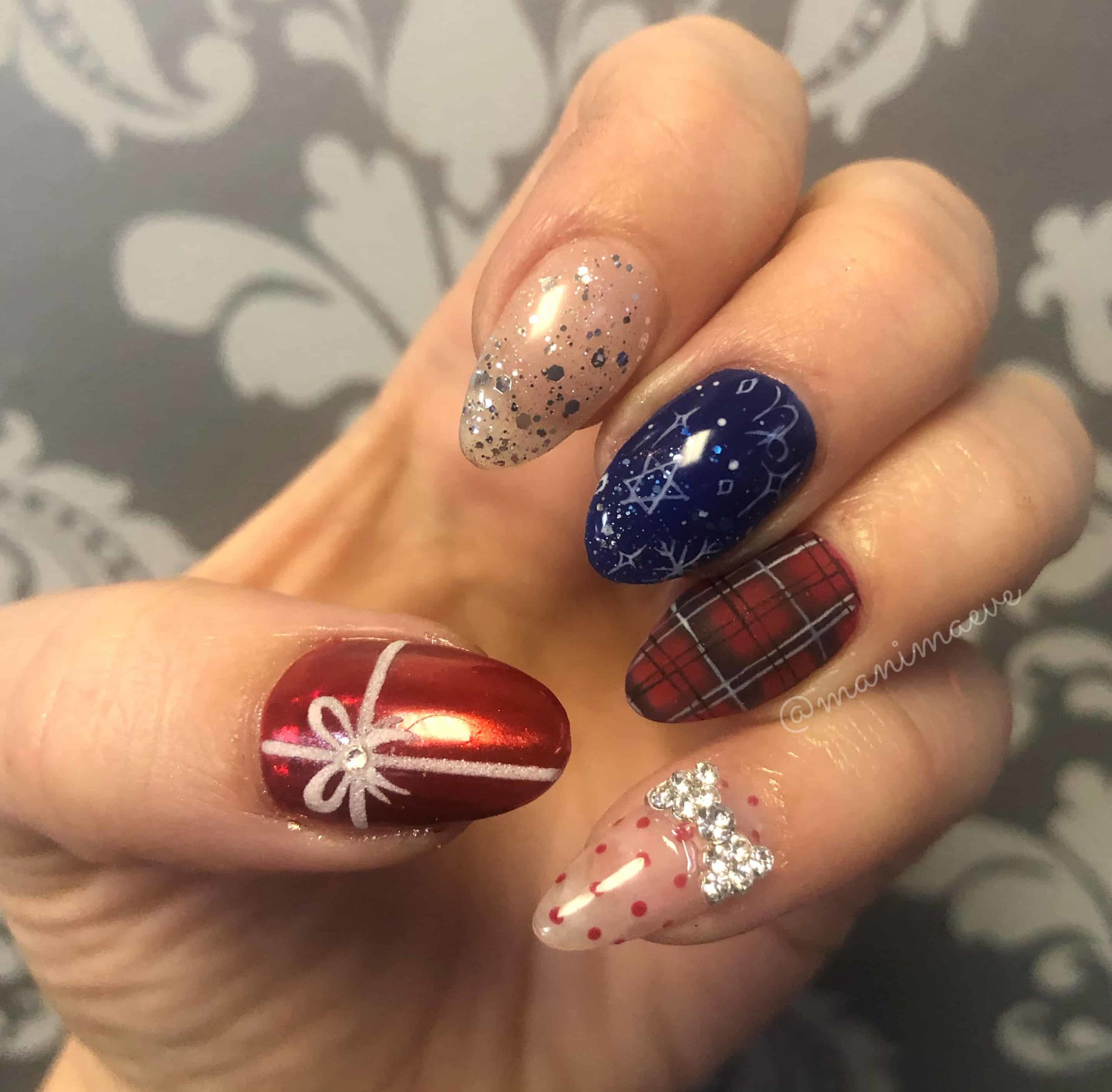 holiday manicured nails