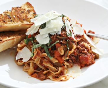 A plate of pasta with bolognese sauce
