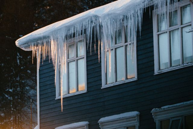 Icicles on house Indy Maven Unsplash