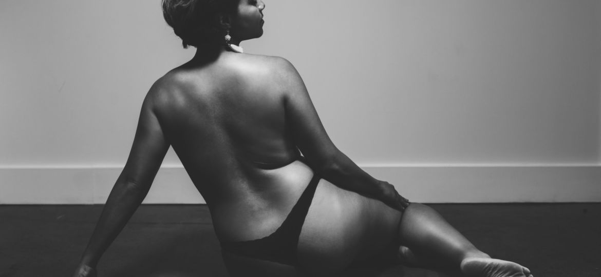 5 Tips From A Boudoir Photographer To Look Sexy As Hell In Your Photos