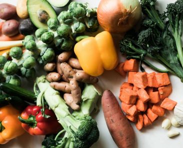 A photo of multiple different vegetables and healthy food