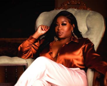 Featured Image Gina Cabell Photo