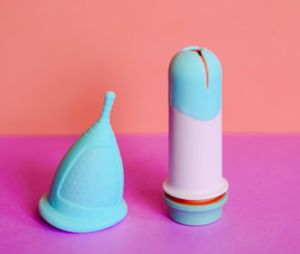 reusable menstrual cup and applicator 