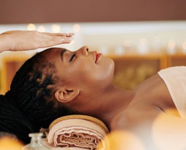 Featured Image Woman Reiki
