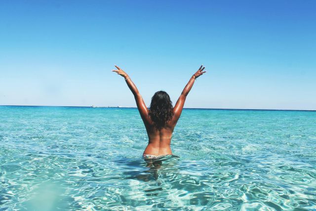 Featured Image Topless