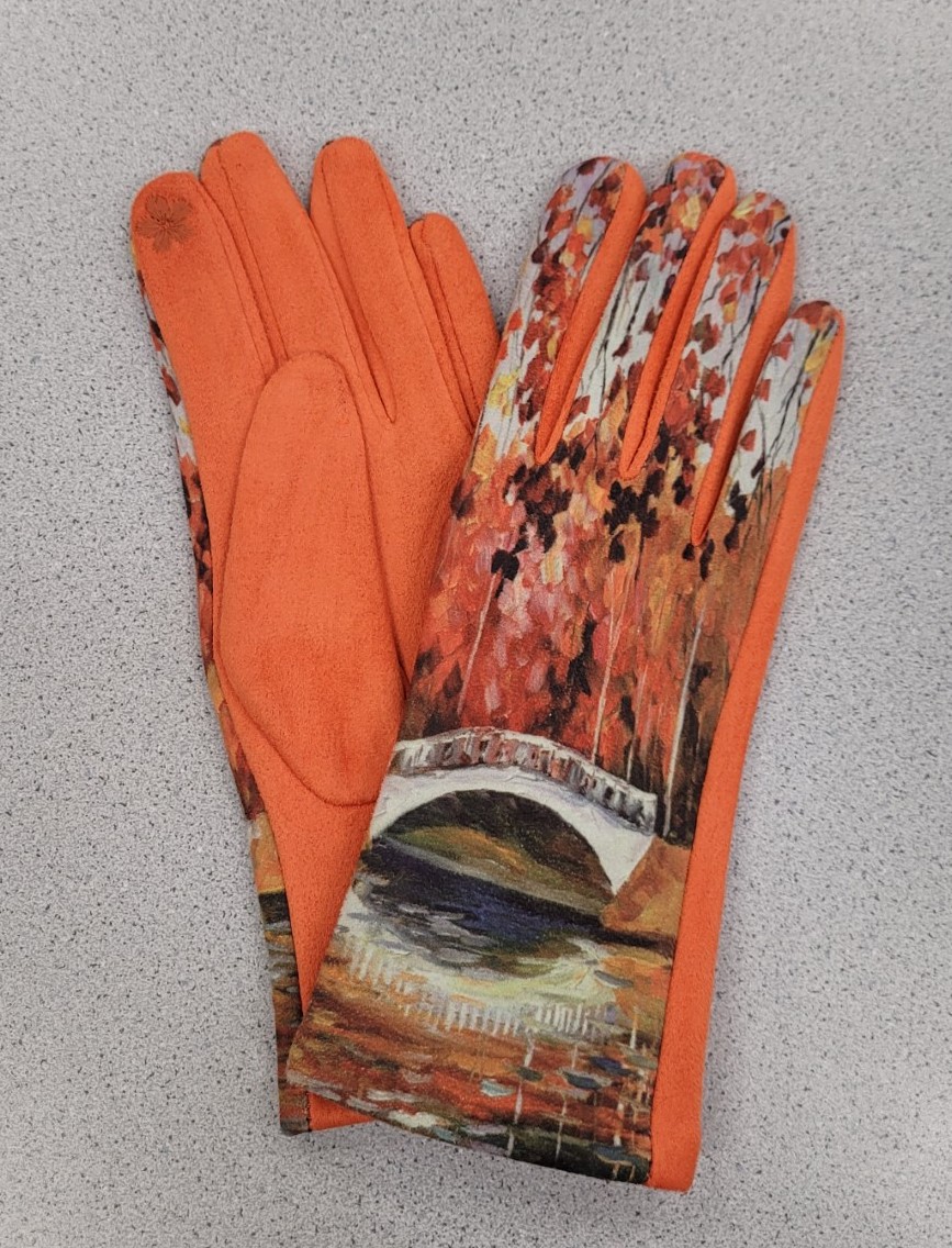 Cozy gloves with an artistic print