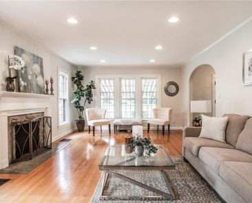 HER home staging livingroom