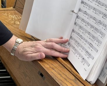 Robin finding notes