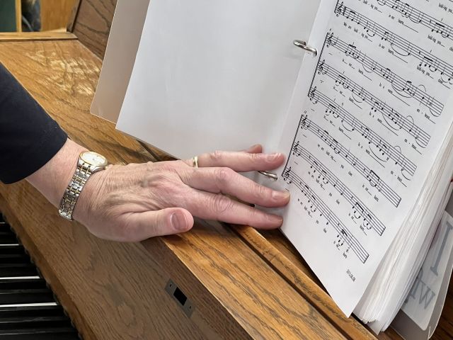 Robin finding notes