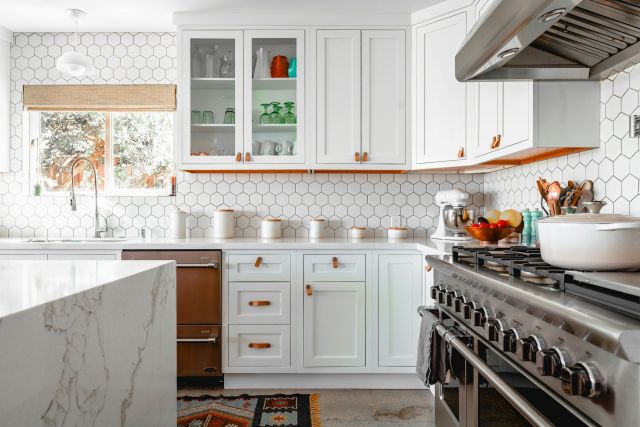Nancy Meyers Aesthetic Featured Image - Picture of a Kitchen.