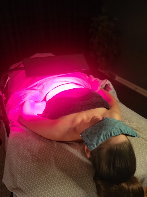 woman receiving a Lypomassage