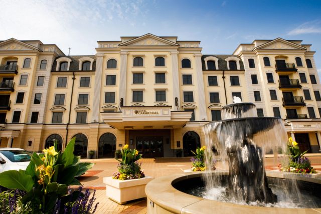 Hotel Charmichael Outside - Daytime