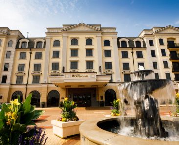 Hotel Charmichael Outside - Daytime