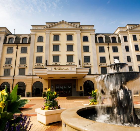 Hotel Charmichael Outside - Daytime