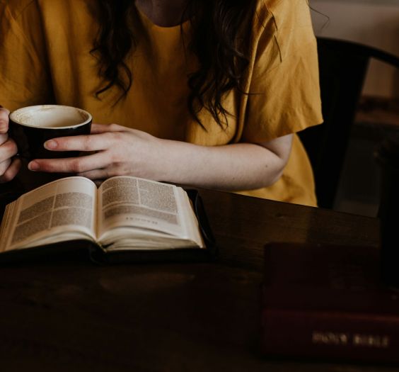 Book and Coffee_priscilla-du-preez-WWD93Icc30Y-unsplash (1)