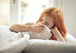 What looks like a lingering cold may actually be allergies, especially when symptoms like runny nose, sneezing, and congestion seem to stick around without a fever.