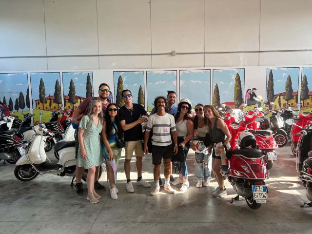 Vespa Tour - Italy